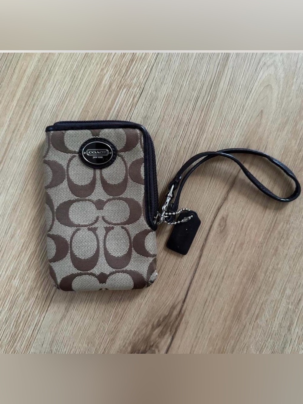 Y2K Vintage Coach Signature Canvas
Print Cardholder Wristlet Purse Brown And Tan